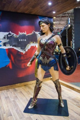 COMIC CON EXPERIENCE 2015 | Warner leva stand focado em seus heróis para a 2ª edição do evento