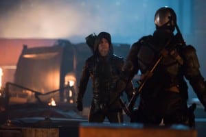 LEGENDS OF TOMORROW | Oliver Queen é destaque em imagens e vídeo promo do episódio 1.06 - Star City 2046