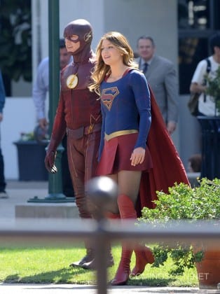 SUPERGIRL E THE FLASH | Confira as imagens de bastidores do crossover