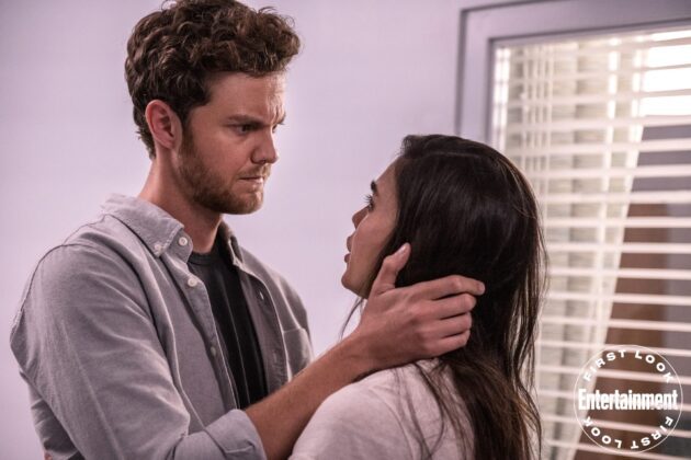 Jack Quaid e Melissa Barrera como Richie e Sam no novo Pânico