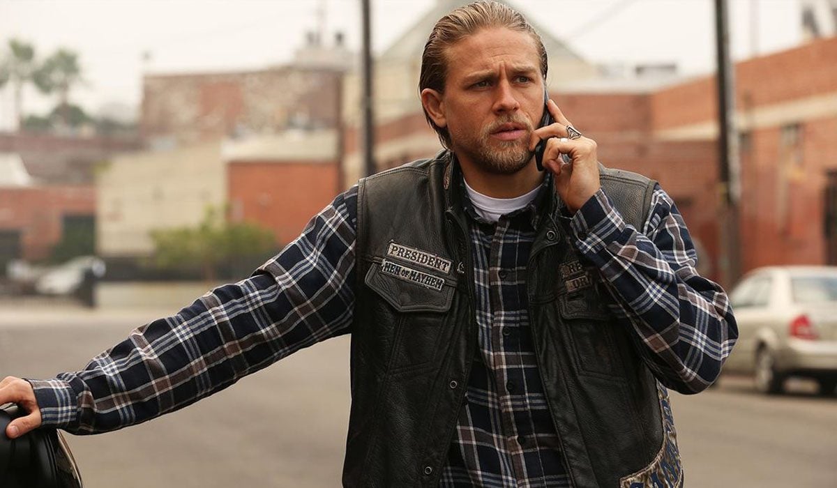 Rebel Moon terá charlie hunnam no elenco