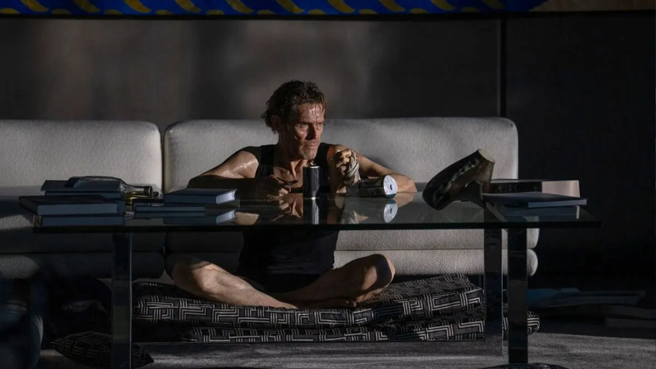 imagem do ator willem dafoe no filme dentro