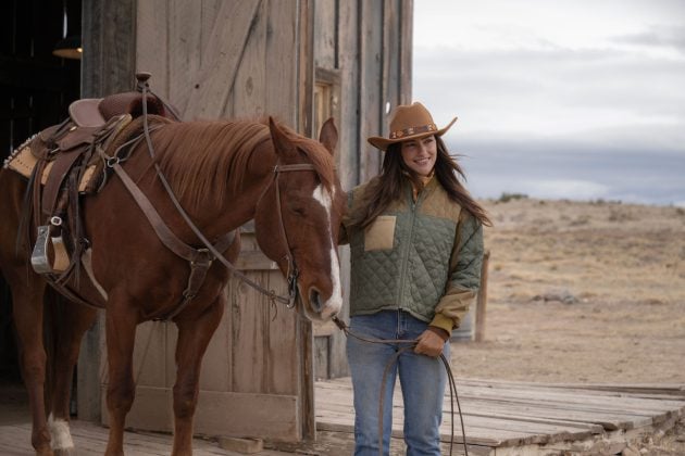 Minka Kelly como Quinn em Ransom Canyon